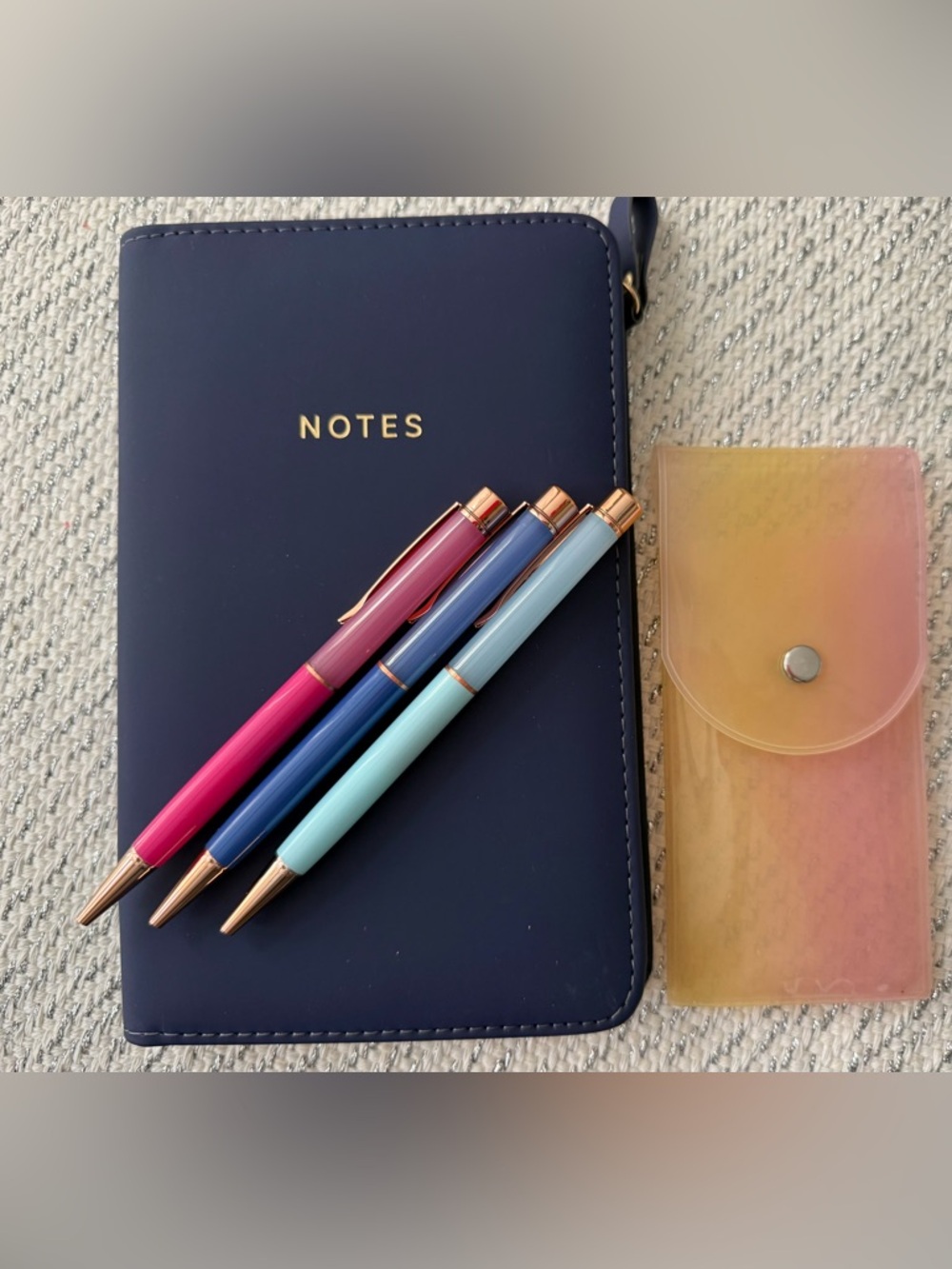 NWT! 5-piece set of Journal/Notebook with zipper and set of 3 pens in bag